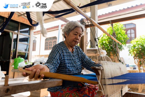 ภูคราม แบรนด์ที่ถักทอสายใยชีวิตของผู้คนในชุมชนไว้บนผืนผ้า