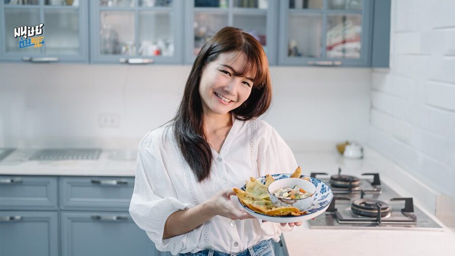 ‘เมื่อการดูแลพ่อแม่ ทำให้ได้ดูแลตัวเองมากขึ้น’ ลูกสาวนักกำหนดอาหารที่เปลี่ยนบทบาท จากลูกมือในครัวแม่ มาเป็นคนดูแลโภชนาการประจำบ้าน