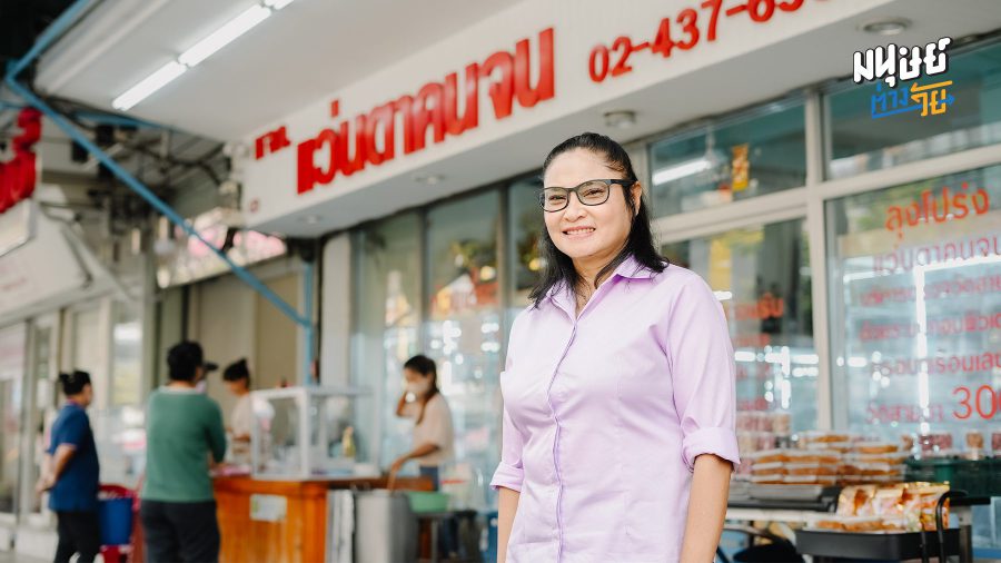 ‘ร้านแว่นตาคนจน’ ร้านที่แจกแว่นตาฟรีทุกวันหวยออก มานานกว่า 27 ปี